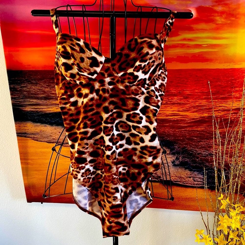 Bathing suit supportive animals print one piece